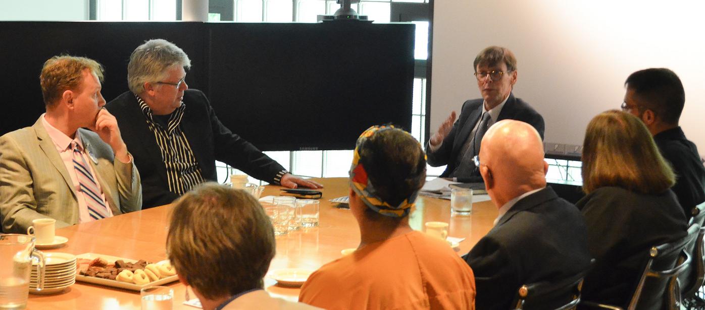 Ilkka Turunen, Finland’s new Counsellor of Education, Research, and Innovation discussing with Fulbright Finland alumni about higher education in Finland